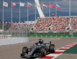 Lewis Hamilton menang F1 GP Rusia. Foto : Cnnindonesia