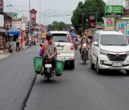 Jalan Adi Sucipto Pekanbaru selesai diperbaiki.(foto: mimi/halloriau.com)