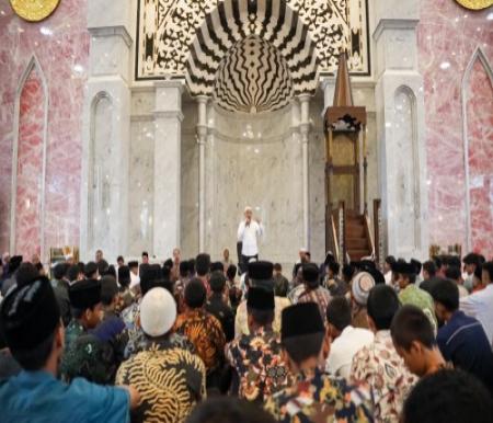 Walikota Dumai, Paisal membuka Mabit tingkat SMA sederajat di Masjid Habiburahman DIC Dumai (foto/bambang)