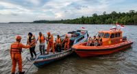 Kapal mati mesin di perairan Meranti, penumpang dievakuasi.(ilustrasi/AI/halloriau.com)