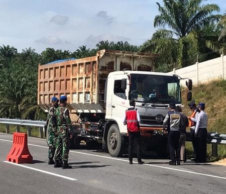 Sudah Ada Kelonggaran, Puluhan Truk Tonase Besar Masih Langgar Aturan Masuk Kota Pekanbaru