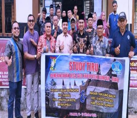 Kegiatan Study Tiru perangkat Desa Salo ke Sumbar bersama PT Diva Zongza Tour.(foto: istimewa)