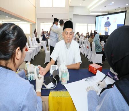 Walikota Dumai, Paisal mengikuti pemeriksaan kesehatan sebelum dilantik pada 20 Februari (foto/bambang)