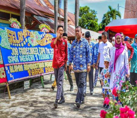 Penjabat Sementara (Pjs) Bupati Kepulauan Meranti, Roni Rakhmat saat menghadiri Job Fair di SMK Negeri 1