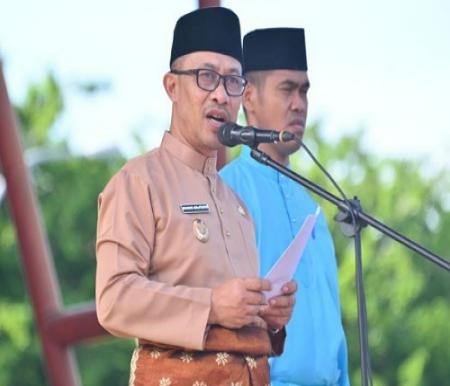 Wakil Bupati Bengkalis, Bagus Santoso memimpin Upacara Peringatan Hardiknas 2024 di Bengkalis.(foto: zulkarnaen/halloriau.com)