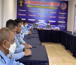 Rapat bersama para Kepala UPT Pemasyarakatan se-Riau untuk mempersiapkan dibukanya kembali layanan kunjungan warga binaan.