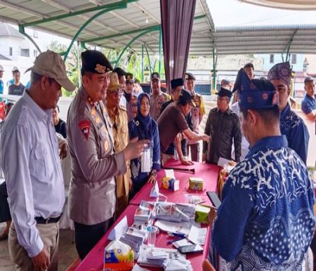 Kapolda Riau, Irjen Pol M Iqbal meninjau pelaksanaan Pilkada Serentak 2024 di Pelalawan.(foto: andi/halloriau.com)