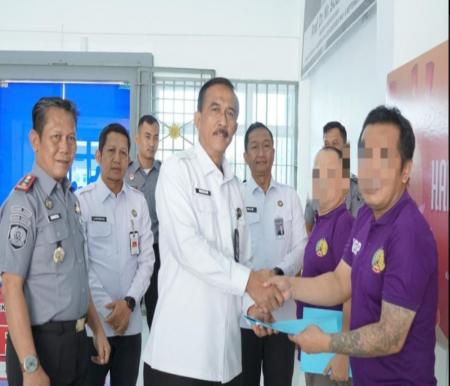 Hari Raya Waisak 2025, 6 Warga Binaan Lapas Narkotika Rumbai Terima Remisi Khusus