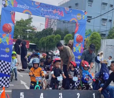 Lomba Pushbike Living World Pekanbaru Sukses Sedot Perhatian Anak dan Keluarga