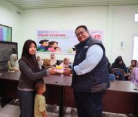 Sebanyak 12 anak mendapat dukungan asupan gizi selama tiga bulan dengan pemantauan tumbuh kembang oleh Puskesmas dan kader posyandu.