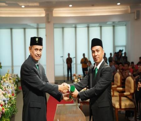 Ketua Umum YLPI Riau Lantik Admiral Sebagai Rektor UIR Periode 2025-2029