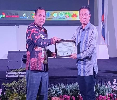 PHR received an award for environmentally friendly technology initiatives in the oil and gas industry in Pekanbaru (photo/ist)