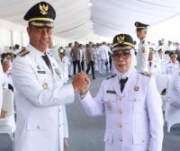 Bupati Kampar Ahmad Yuzar dan Wakil Bupati Kampar Misharti.