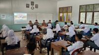 Polsek Rimba Melintang sosialisasi bahaya narkoba di SMKN 1 Rimba Melintang.(foto: afrizal/halloriau.com)