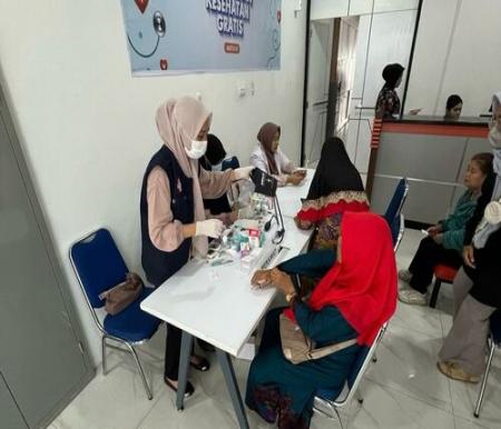 BRI Branch Office (BO) Pekanbaru Sudirman menggelar kegiatan pemeriksaan kesehatan gratis. (Foto: Sri Wahyuni)