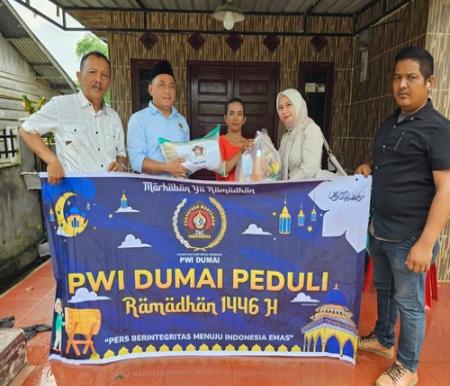 PWI Dumai gelar buka puasa bersama di Warung Bebual Jalan Janur Kuning Kelurahan Jaya Mukti, Kecamatan Dumai Timur, Kota Dumai. (Foto: Bambang)