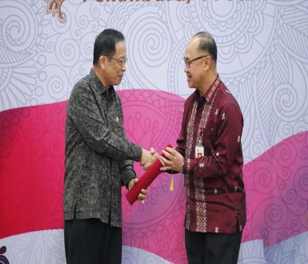 Triyoga Laksito dikukuhkan sebagai Kepala OJK Provinsi Riau (foto/Yuni)