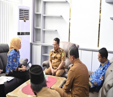 Bupati Rohil, Bistamam terima audensi Kepala  BPOM Dumai (foto/afrizal)