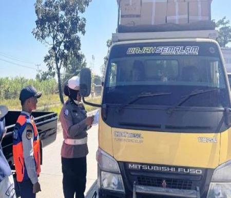 Langgar Dimensi dan Jam Operasional, 80 Truk Berat Kena Tilang di Pekanbaru
