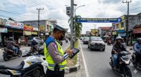 Polisi di Riau kini incar pengendara yang merokok.(ilustrasi/int)