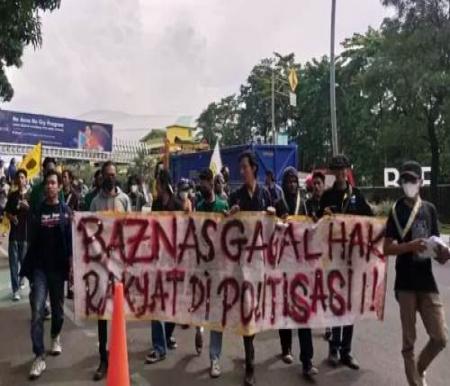 Aksi Ormas Petir desak Kejari Inhil umumkan tersangka korupsi Baznas Inhil.(foto: yendra/halloriau.com)