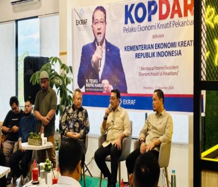 Menteri Ekraf, Teuku Riefky Harsya Kopdar bersama pelaku ekonomi kreatif di Riau (foto/Mimi)