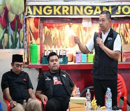 Cagub Riau, Abdul Wahid dalam pertemuan dengan Himpunan Mahasiswa Rumbai Bersatu.(foto: sri/halloriau.com)