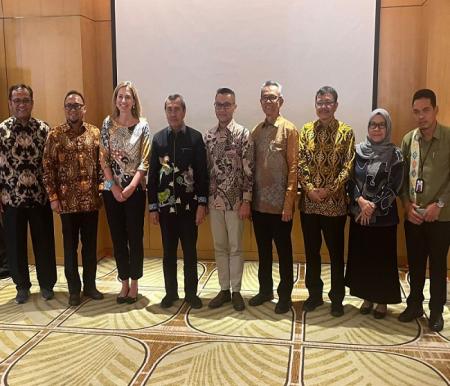 Foto bersama setelah penandatanganan Nota Kesepahaman/MoU antara Pemprov Riau dengan PT. Pertamina Patra Niaga (PPN) tentang Program Hibah Compact-2 MCC, yang digelar di Hotel Westin, Jakarta, pada Selasa (31/10/23).