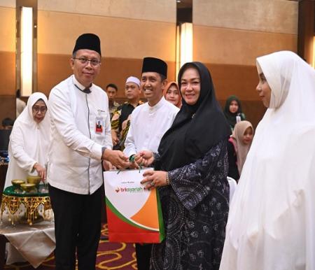 Haru dan Penuh Makna, BRK Syariah Lepas 12 Pegawai Menuju Tanah Suci