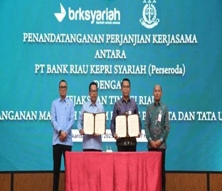 Perkuat Sinergi Hukum Perdata dan TUN, BRK Syariah Teken Kerja Sama Strategis dengan Kejaksaan di Riau