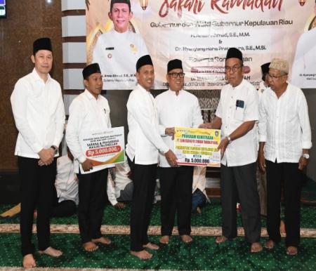 Di Balik Ramainya Ramadan, Masjid Darul Hikmah Batam Terima Harapan Baru dari Program Dabamas BRK Syariah
