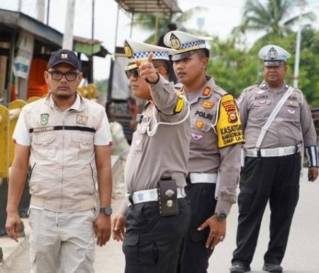 Direktur Lalu Lintas bersama Kabid Bina Marga PUPR Riau.