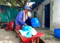 Gerobak bantuan BRK Syariah ringankan beban Karmila di Anambas.