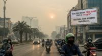 Kota Pekanbaru diselimuti kabut asap kiriman.(ilustrasi/AI/halloriau.com)
