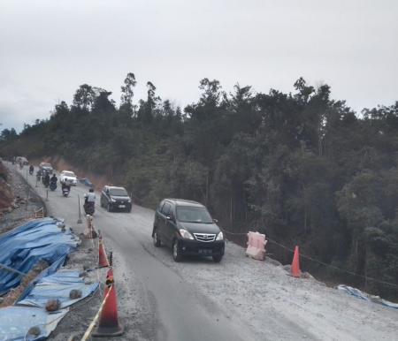 Akibat longsor Jalan Lintas Riau-Sumbar Km 106 terapkan buka tutup (foto/int)