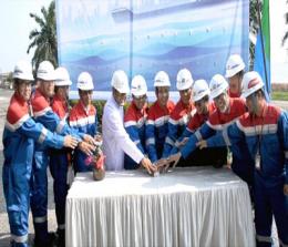  Launching penggunaan perdana Kapal Medium Range (MR) di halaman kantor Oil Movement Kilang RU II Dumai, Senin (29/7). 