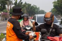 Dompet Dhuafa Riau membagikan 1.000 masker di Kota Pekanbaru (foto/ist)