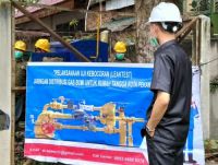 Direktur PT SPEM, Muhammad Syafii, M.IK meninjau langsung uji kebocoran (foto/ist)