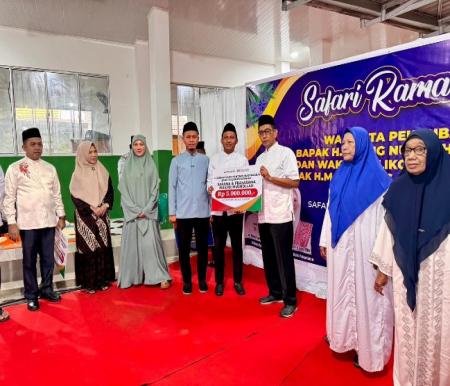Safari Ramadan di Pekanbaru, Walikota dan BRK Syariah Serahkan Bantuan di Masjid Baitul Amanah