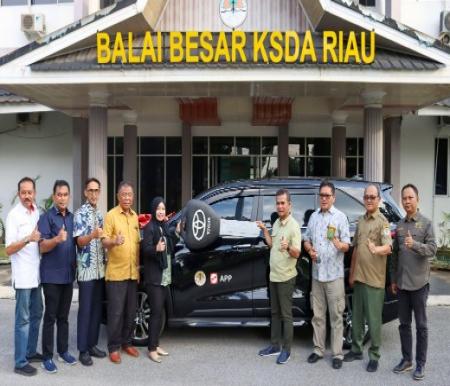APP Group berikan dua kendaraan operasional ke BBKSDA Riau (foto/ist)