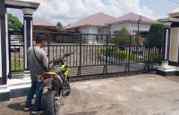 Kondisi terkini rumah Sekdakab Kuansing pasca beredarnya kabar OTT KPK.(foto: ultra/halloriau.com)