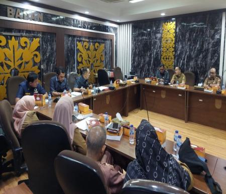 Komisi I DPRD Kota Pekanbaru memanggil DPM-PTSP Pekanbaru bahas Chromatic Family Karoke (foto/Mimi)