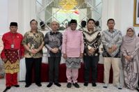 Bupati Pelalawan, H Zukri SM MM menerima audiensi Rektor UIR, Assoc Prof Dr Admiral SH MH.(foto: andi/halloriau.com)