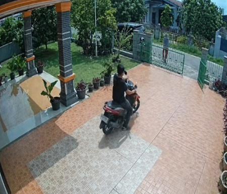 Jejak CCTV Bongkar Pembunuh Lansia di Pekanbaru: Anak Diamankan, Mantan Menantu Diburu