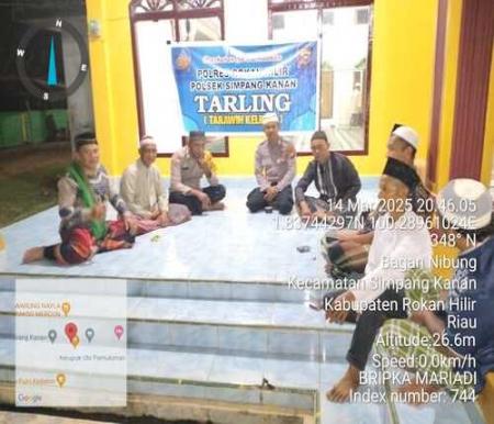 Polsek Simpang Kanan, Riau mengadakan program Tarawih Keliling di Masjid Nurul Iman. (Foto: Int)