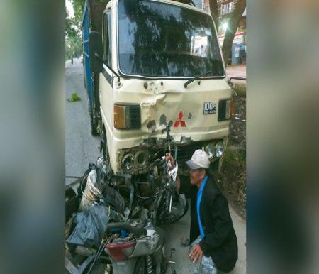 Truk tabrak pengemudi becak motor di ruas Jalan H Imam Munandar, Kecamatan Tenayan Raya, Pekanbaru (foto/int)