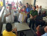 Calon gubernur (Cagub) Riau Arsyadjuliandi Rachman disambut hangat masyarakat Pelalawan. 