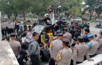 HMI menggelar aksi demonstrasi di gedung DPRD Provinsi Riau (foto/Mimi)