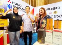 (dari kiri) Sri Astuti, Sales Manager PT Dipo Internasional Pahala Otomotif, Siman Fong, Coordinator Branch Manager PT Dipo Internasional Pahala Otomotif, Riau dan Nurdiana, Promotion & Event Dept PT Krama Yudha Tiga Berlian Motors, Jakarta saat menghadiri Sawit Indonesia Expo and Conference (SIEXPO) 2026 di Ska Co-Ex Pekanbaru, Riau, Kamis (6/8/2026). Foto Ist