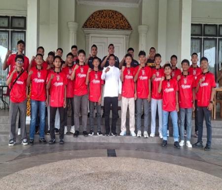 Bupati Zukri Lepas 17 Atlet Futsal Pelalawan, Siap Tempur di Kejurda Riau 2026